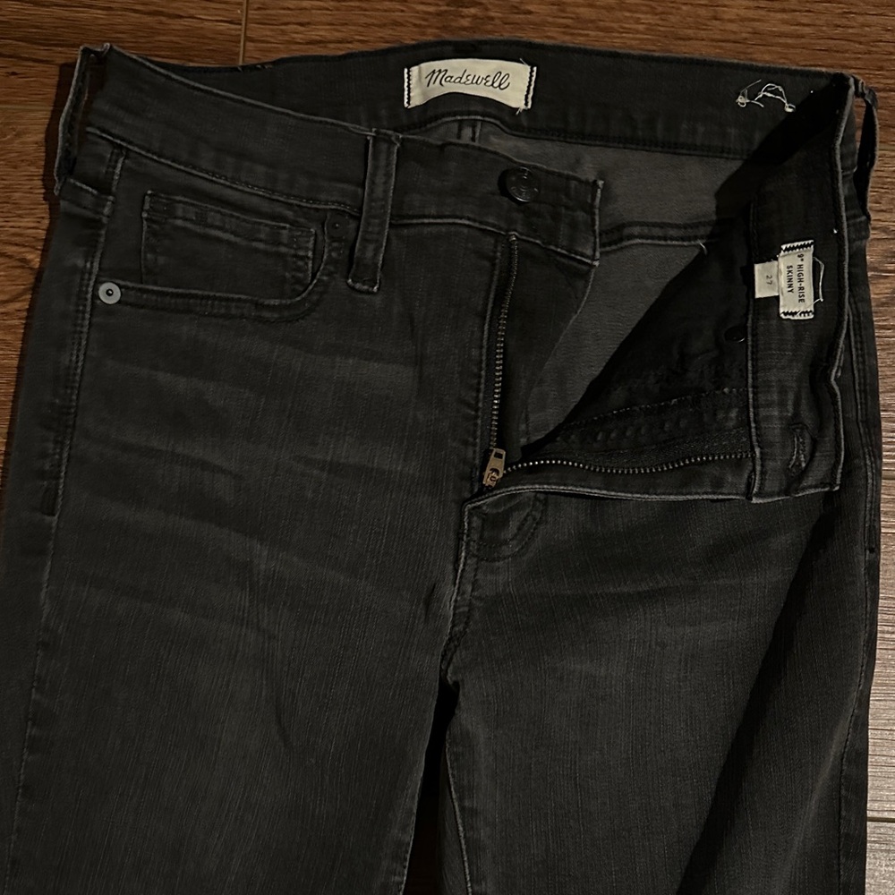 Madewell 9 inch high rise Skinny Jeans - faded black distressed knees